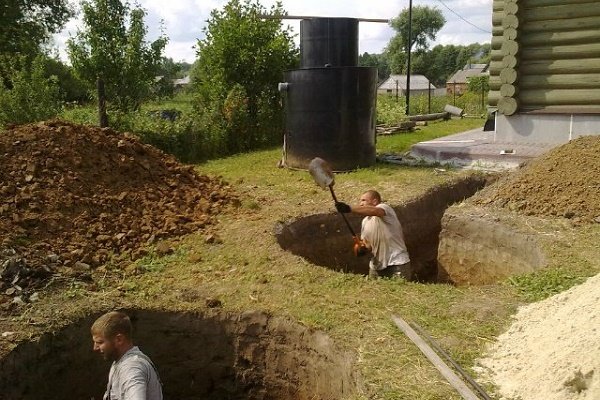 Для участков с близкими грунтовыми водами лучший выбор — горизонтальный «Крот». Площадь котлована будет выше, зато не придётся рыть глубокий котлован. Для участков с близкими грунтовыми водами лучший выбор — горизонтальный «Крот». Площадь котлована будет выше, зато не придётся рыть глубокий котлован.